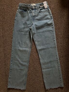 Abercrombie & Fitch Curve Love High Rise 90’s Relaxed Jeans - Medium // 28 LONG
